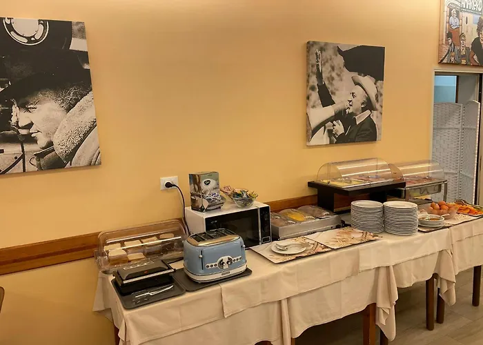 ホテル Alessi** リミニ